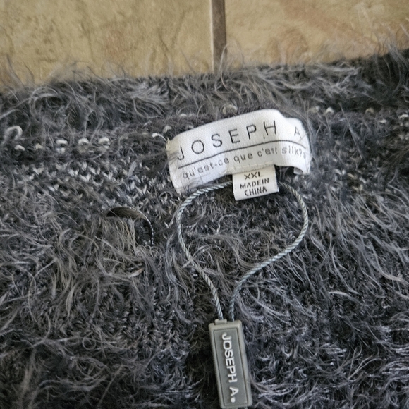 Joseph A Gray and White Polka Dot Sweater - Picture 3 of 4